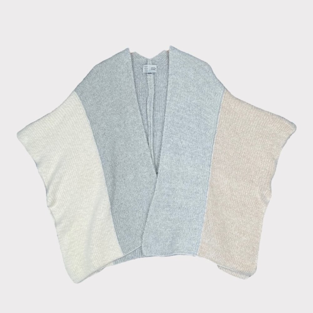 Anthropologie Gray and Cream Poncho - Picture 5 of 13